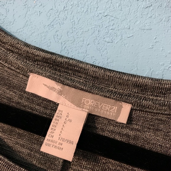 Forever 21 Short Sleeve Top - Picture 2 of 6